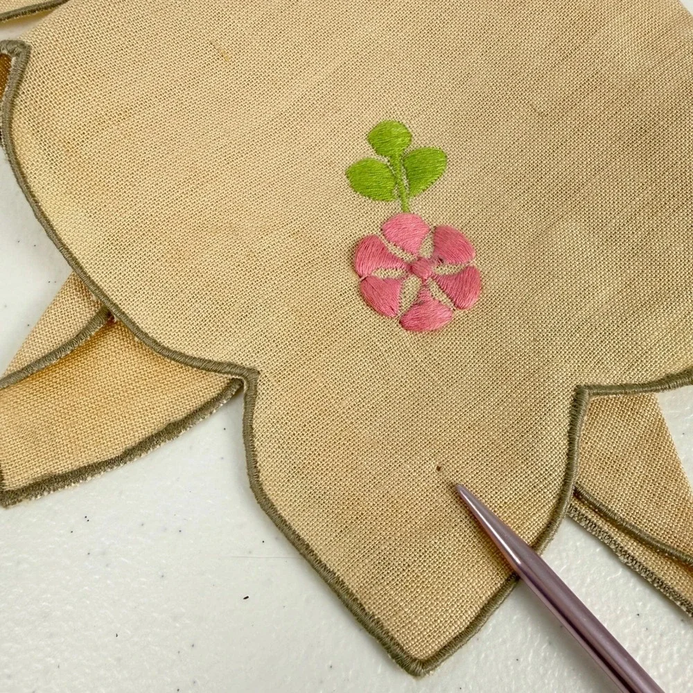 Vintage‎ Embroidered Scalloped Napkins Set of 8 Tan Pink Floral Cottagecore